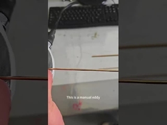 يمر كاشف العيوب الجاري الدورانية من خلال المسبار لفحص قضيب النحاس يدويا